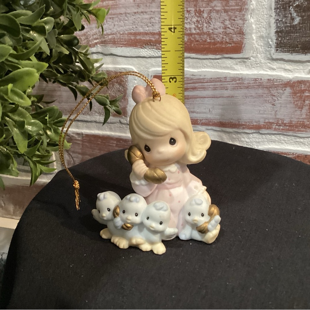 🔵 Precious Moments by Enesco - Precious Girl on Phone & her 4 Blue Birds - 1998 - Picture 8 of 9